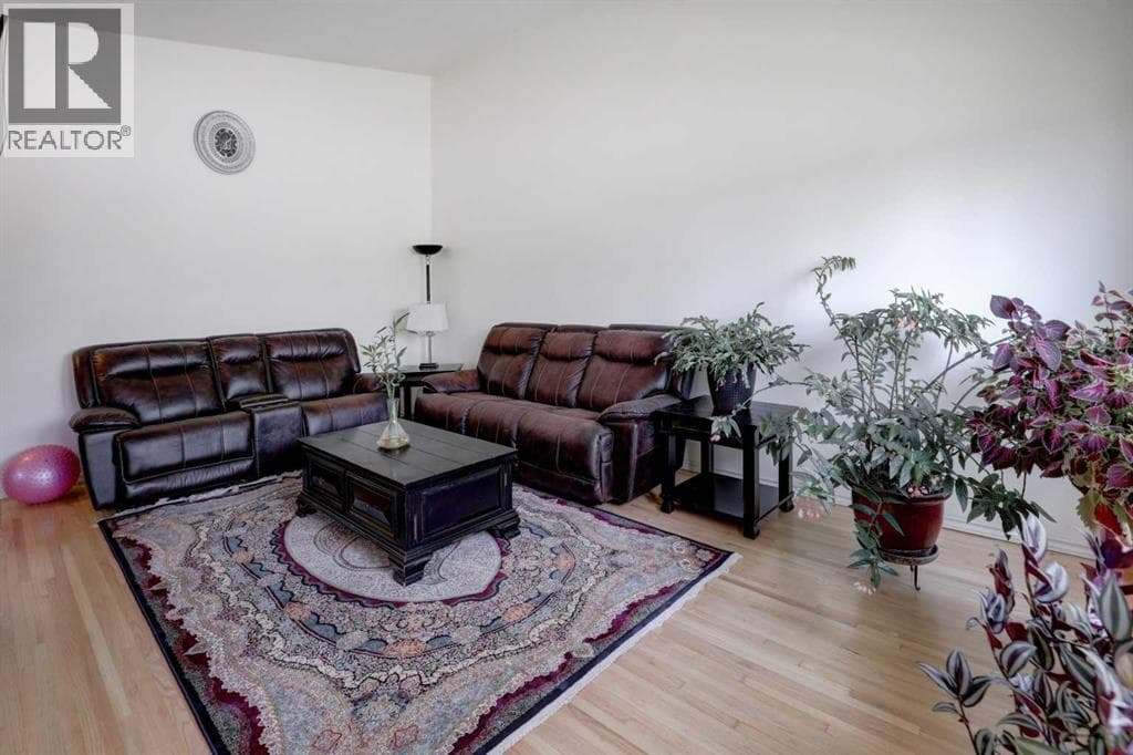4721 Edmonton Trail NE — photo 5