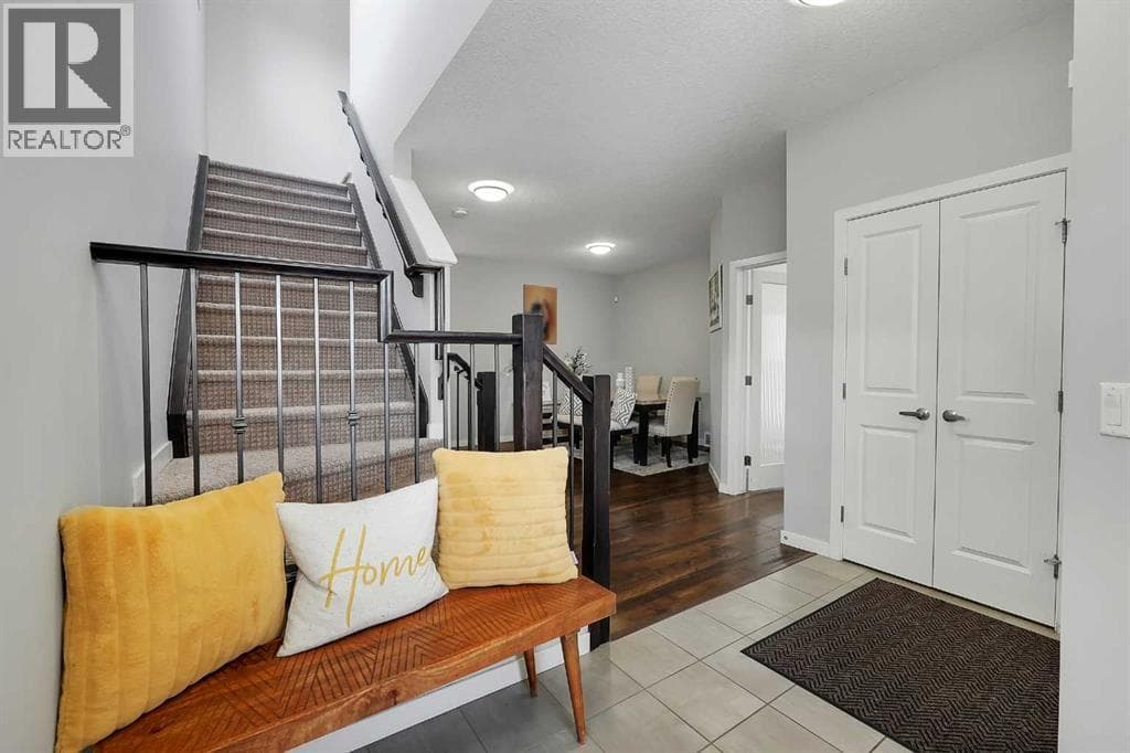 216 Carringvue Manor NW — photo 4