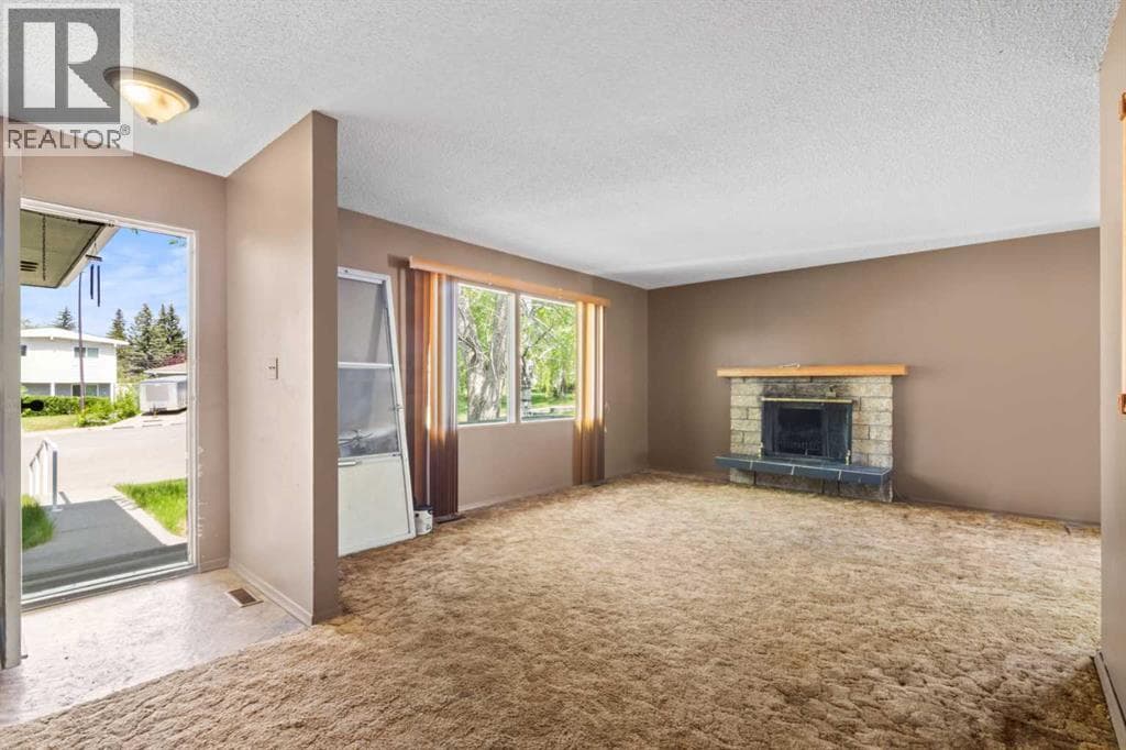 204 Dalgetty Bay NW — photo 2