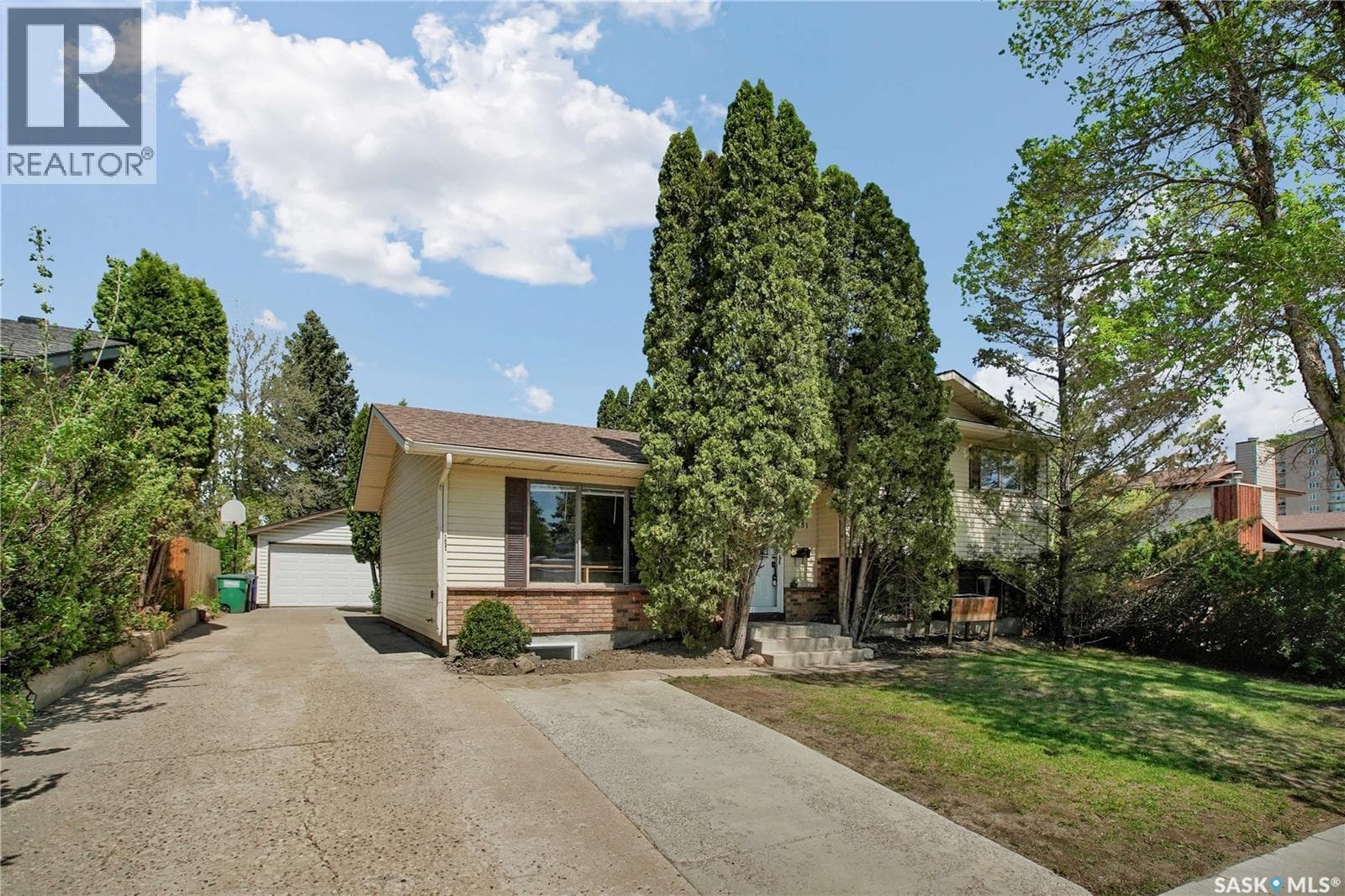 3831 Taylor STREET E — photo 2