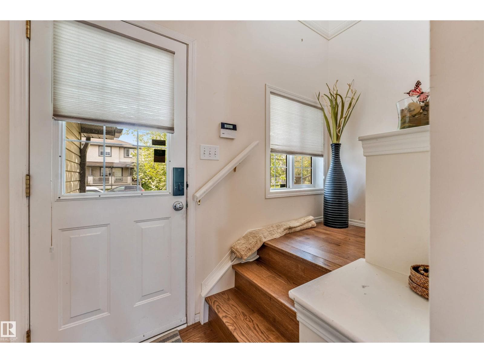3032 31 AV NW — photo 4