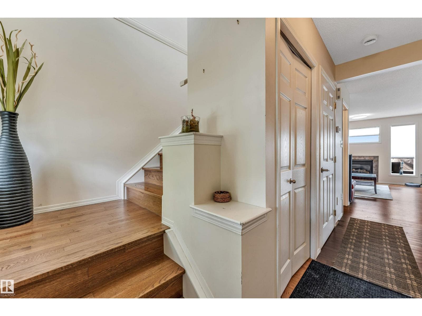 3032 31 AV NW — photo 5