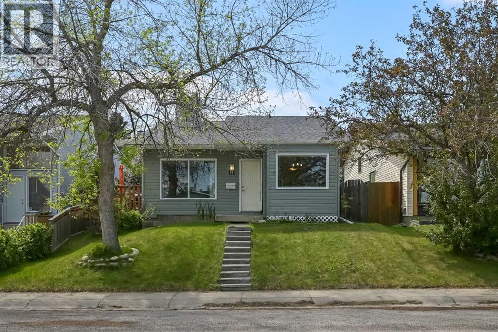 160 Strathcona Close SW
