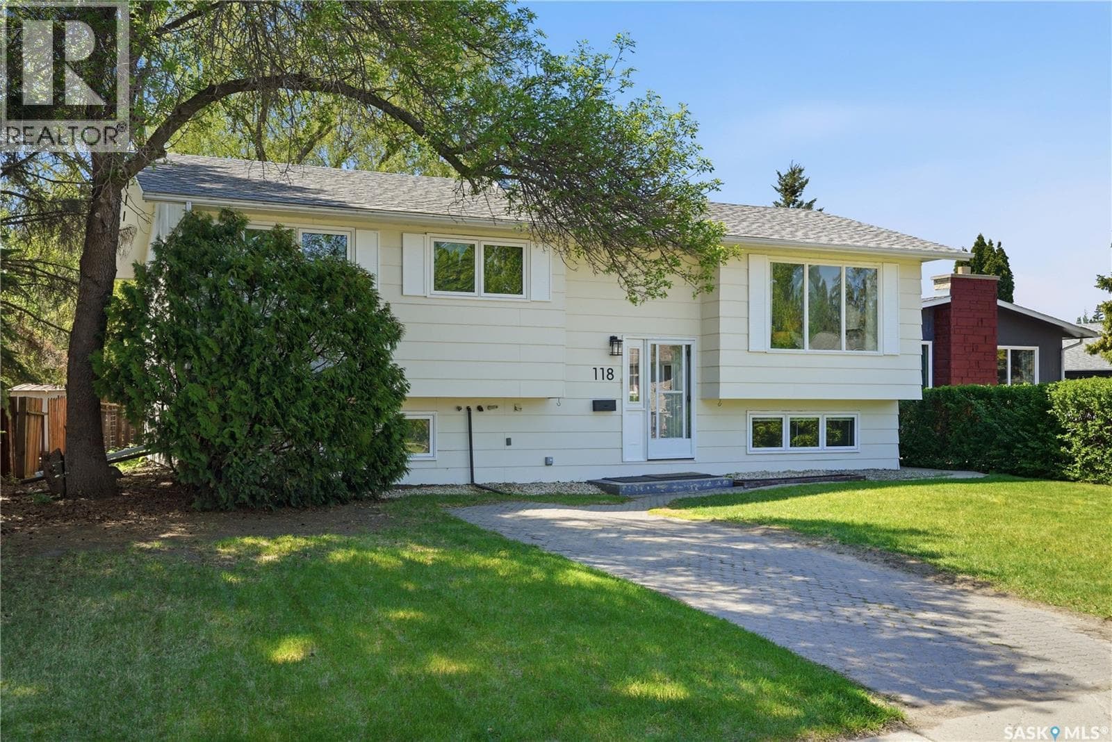118 Laurentian DRIVE — photo 2