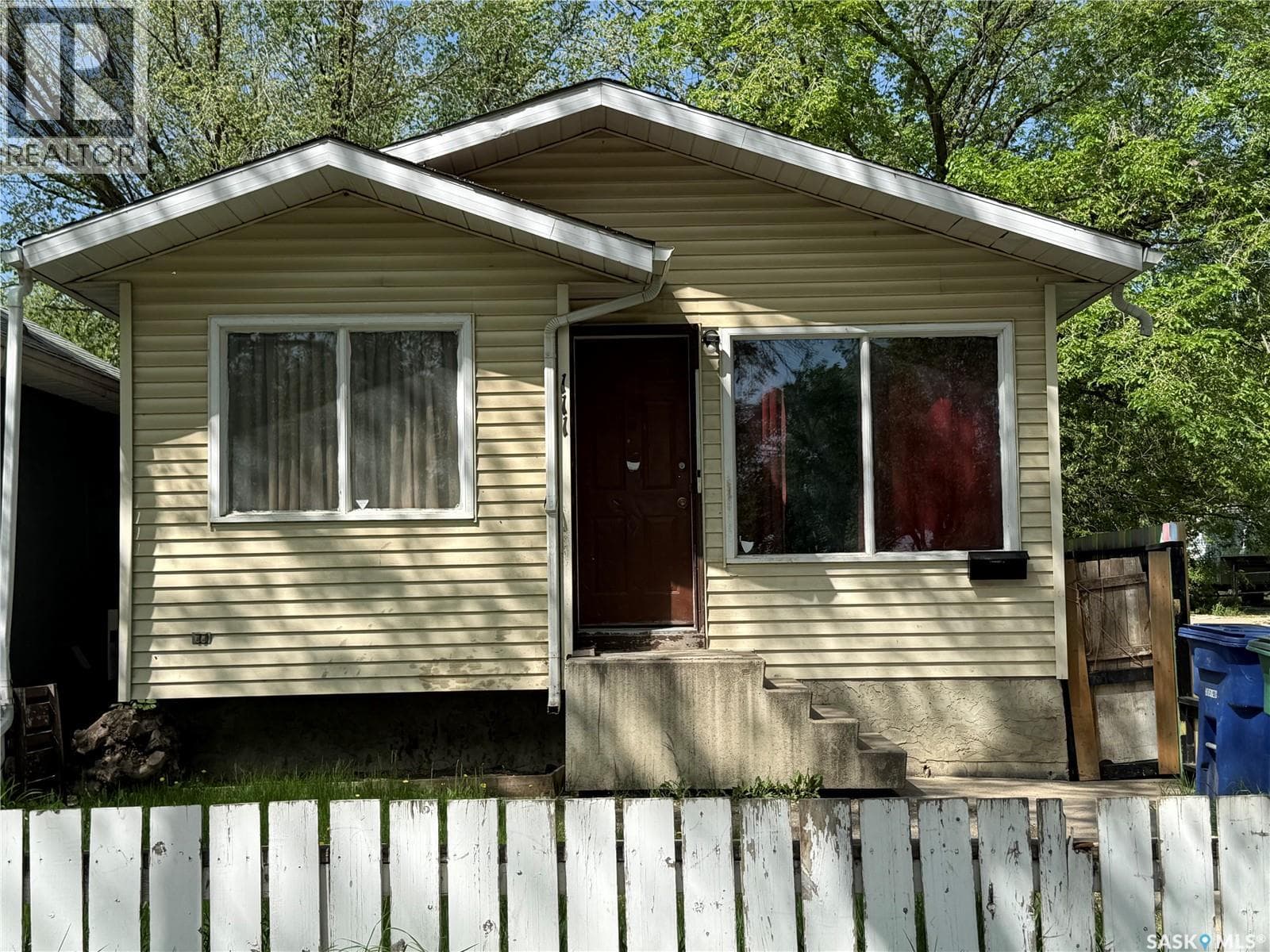 111 M AVENUE S