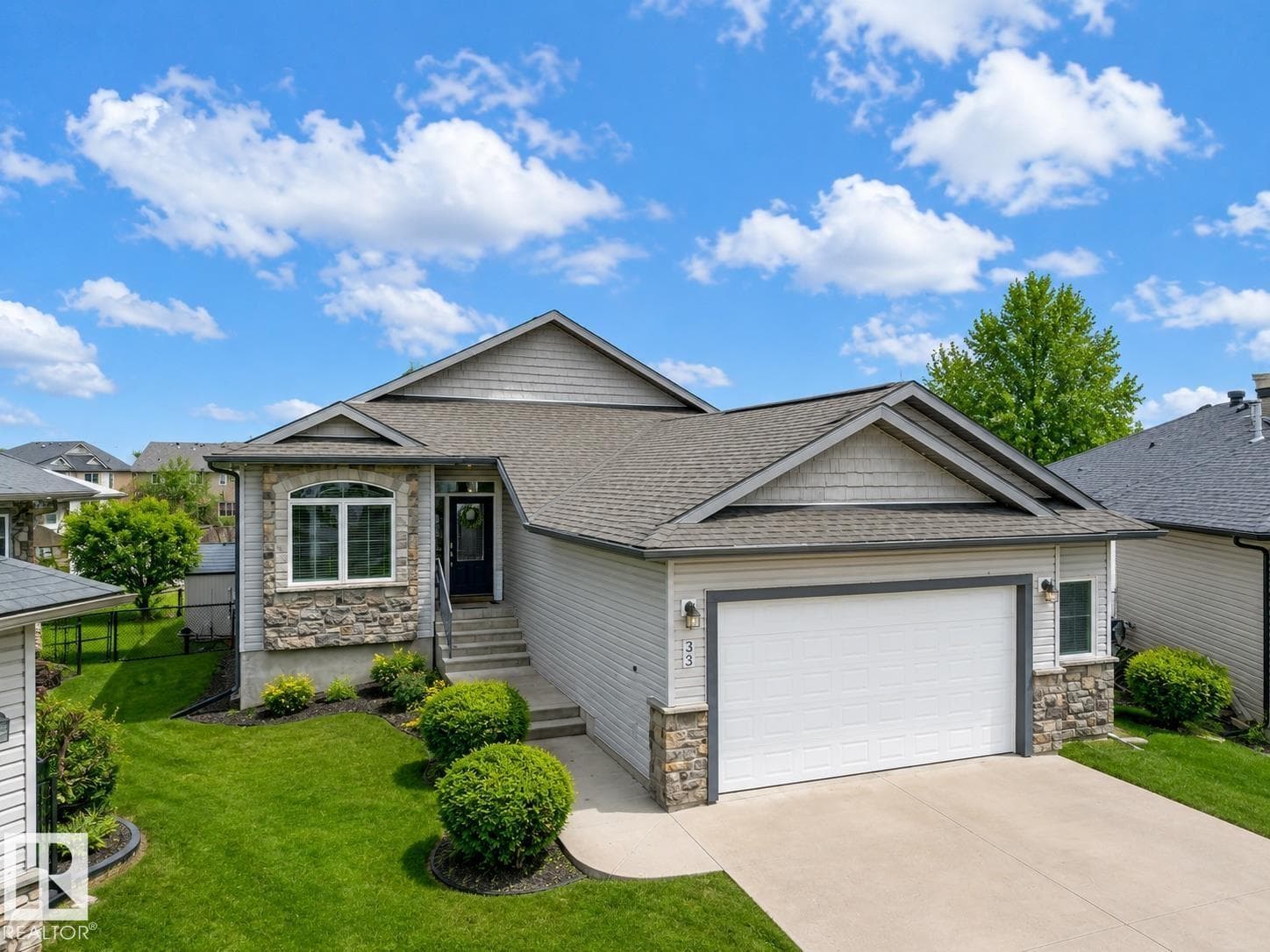 33 HILLCREST PT