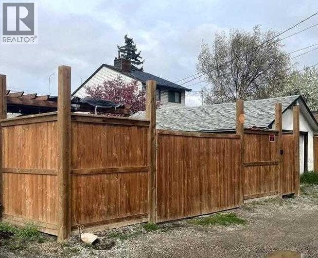 2511 9 Avenue SE — photo 3