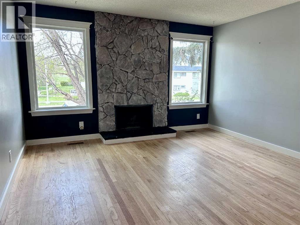 3116 51 Street SW — photo 3