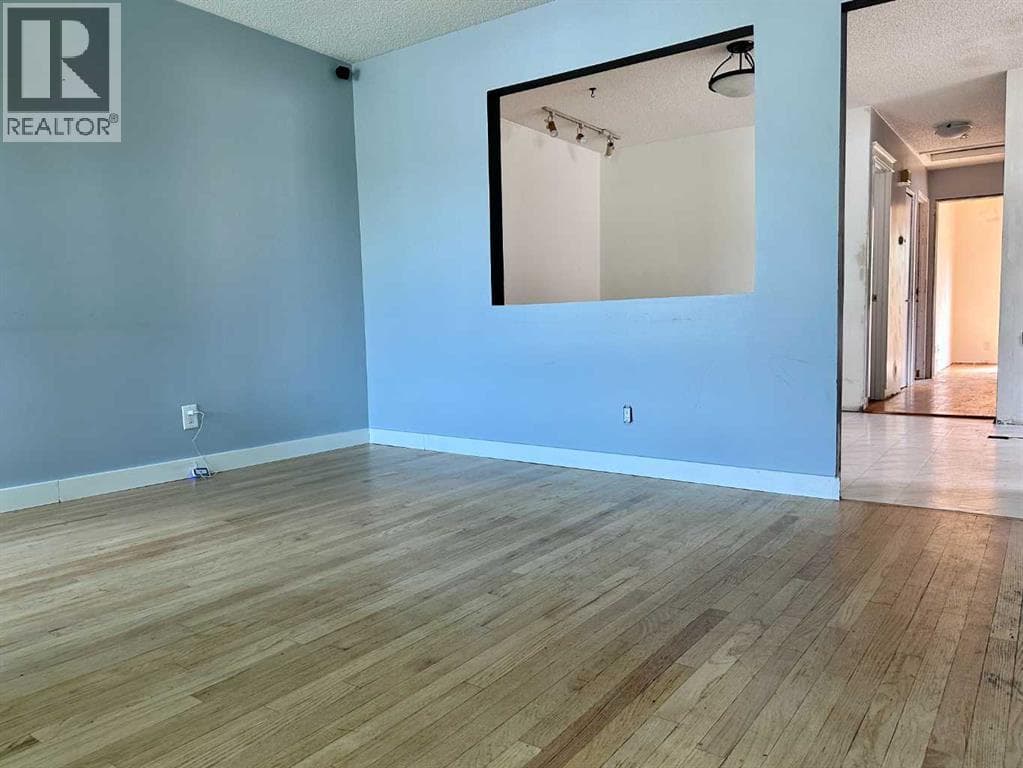 3116 51 Street SW — photo 4
