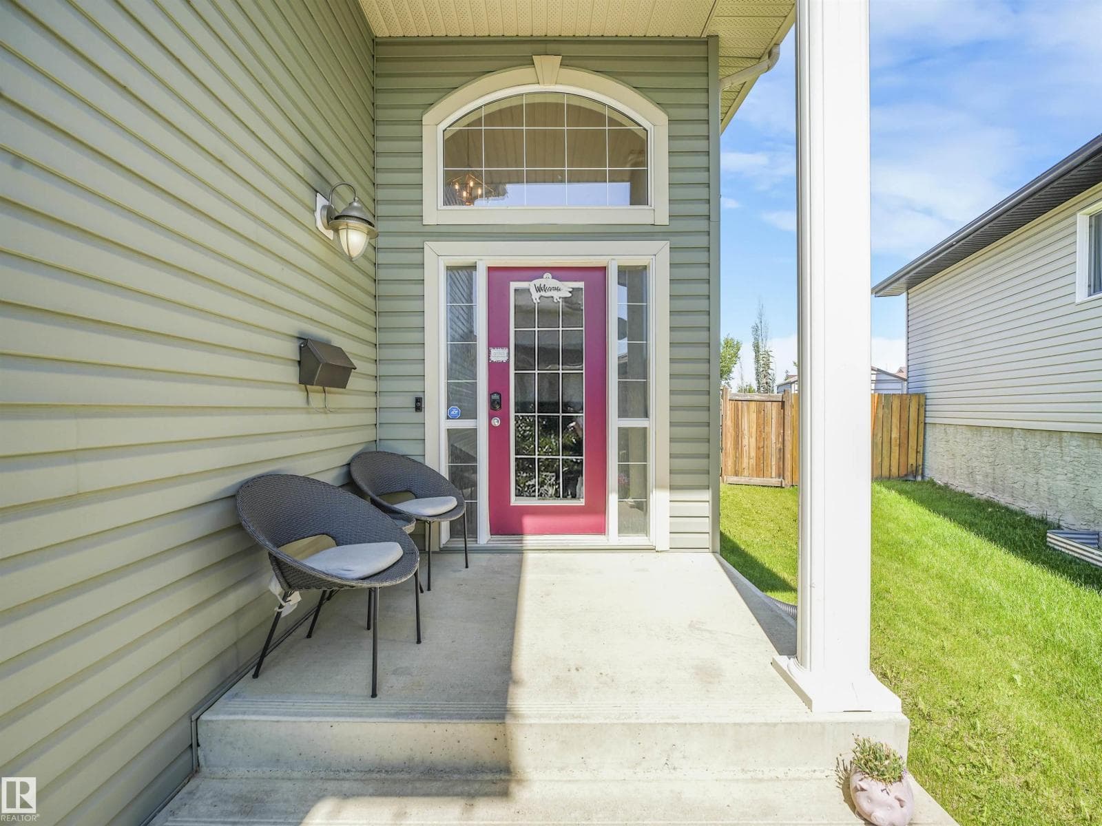 4832 157 AV NW — photo 5