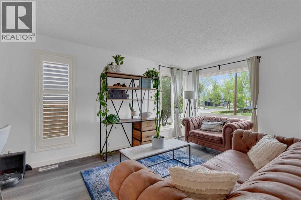 15 Woodglen Road SW — photo 5