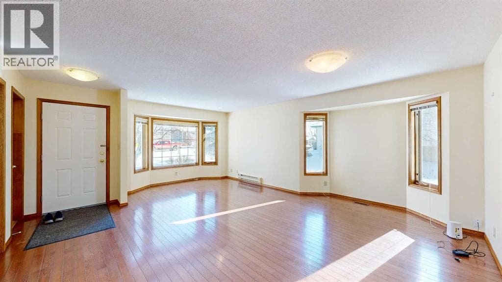3908 64 Street — photo 2