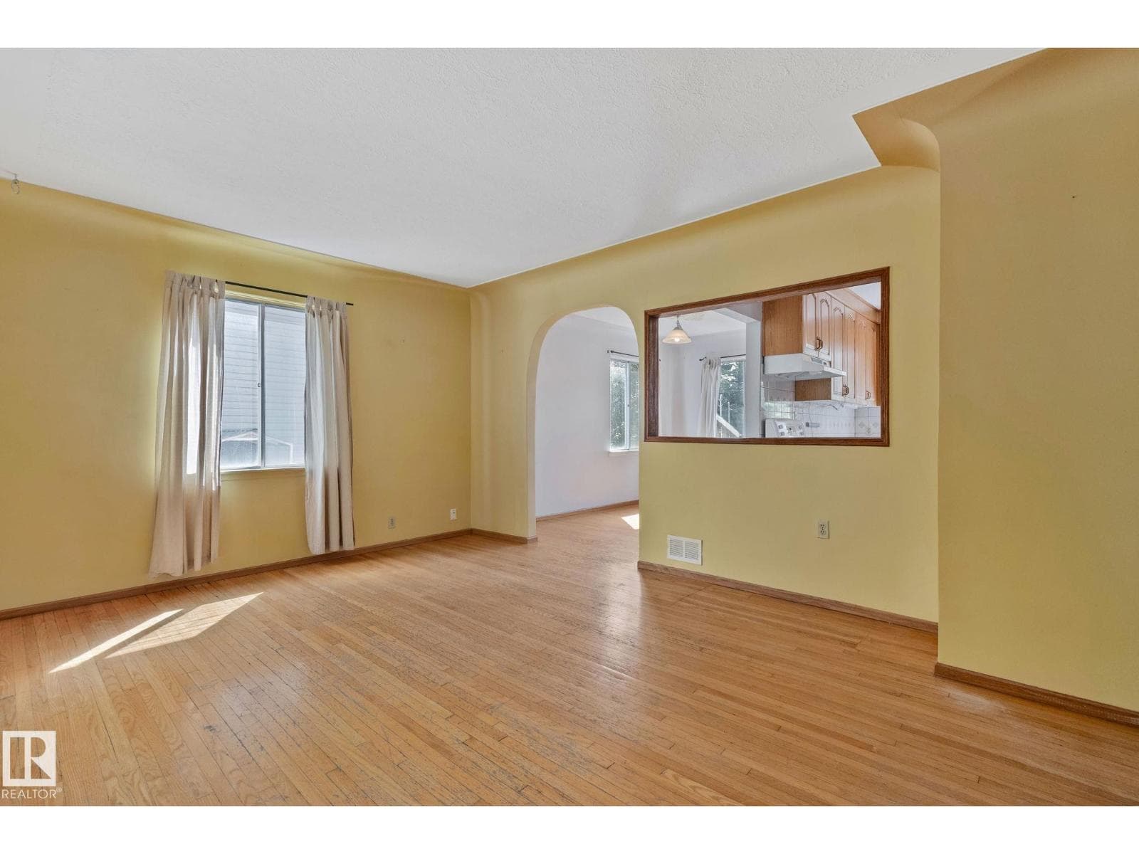 9727 69 AV NW — photo 3