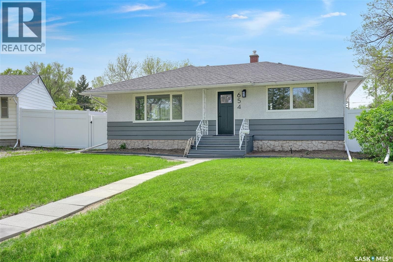 654 Aberdeen CRESCENT — photo 2