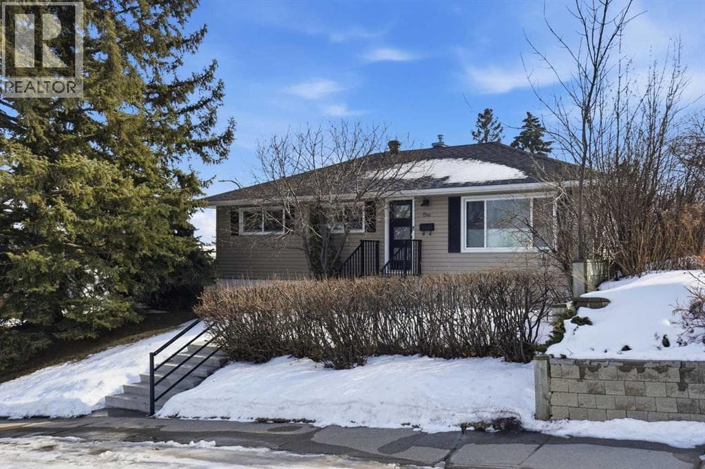 1 Thorncliffe Crescent NW — photo 2