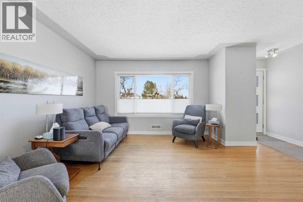 1 Thorncliffe Crescent NW — photo 5