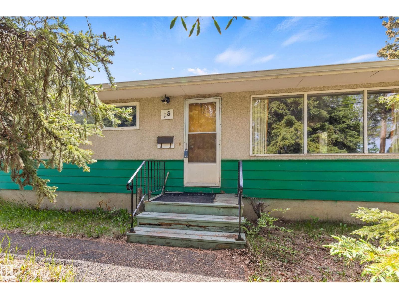 18 SUNNYSIDE CR