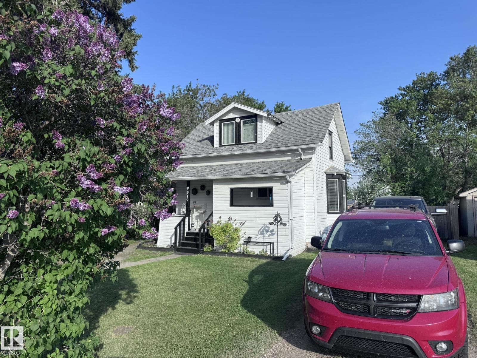 9819 106 ST