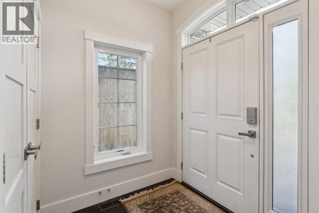 1811 31 Avenue SW — photo 4