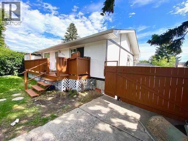 8016 33 Avenue NW — photo 3