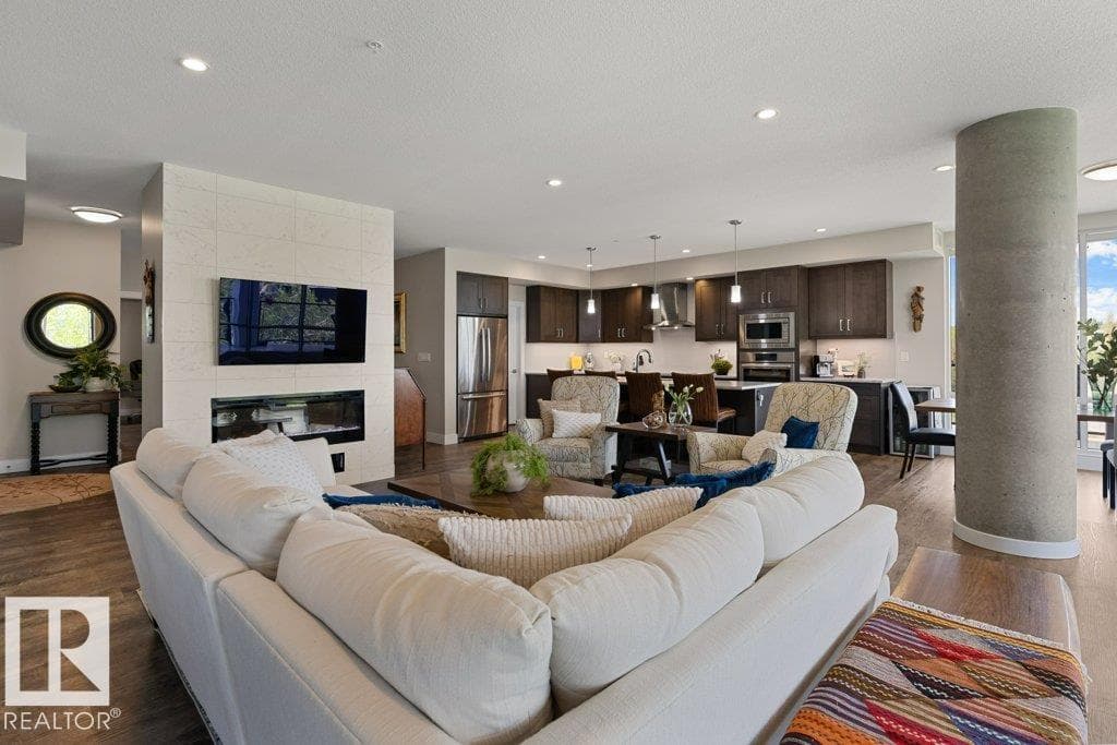 #741 200 BELLEROSE DR — photo 3
