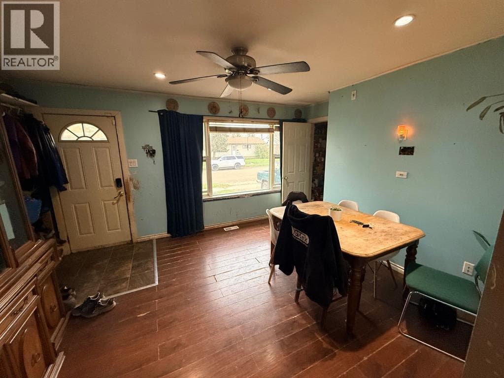 5115 56A Street — photo 4