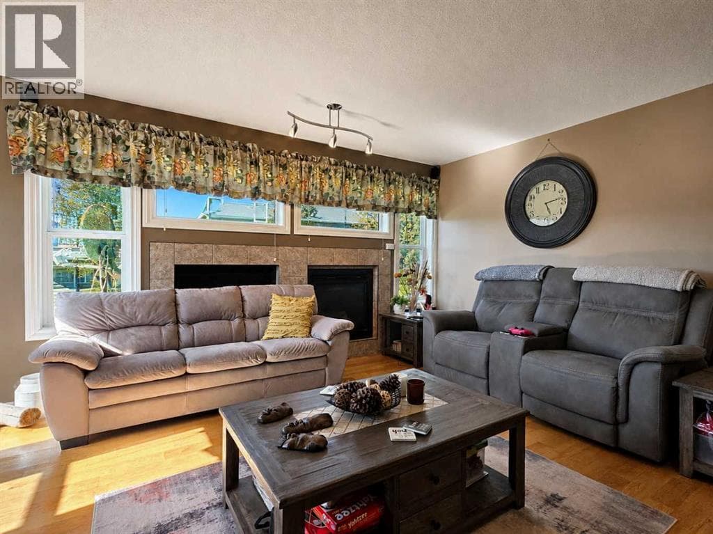 114 Moberly Road — photo 2