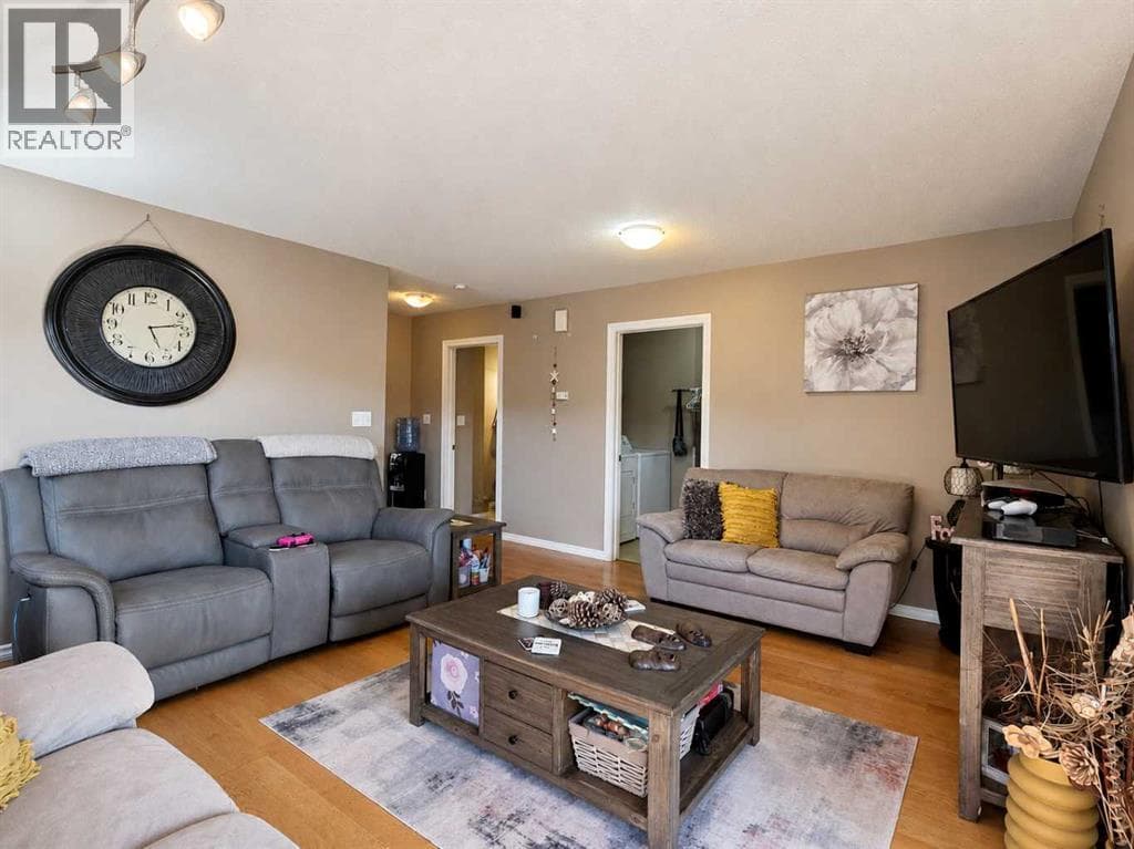 114 Moberly Road — photo 4