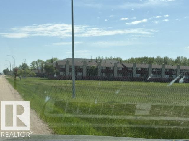 5520 48 AV — photo 3