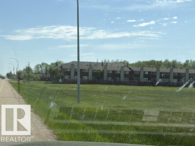 5520 48 AV — photo 2