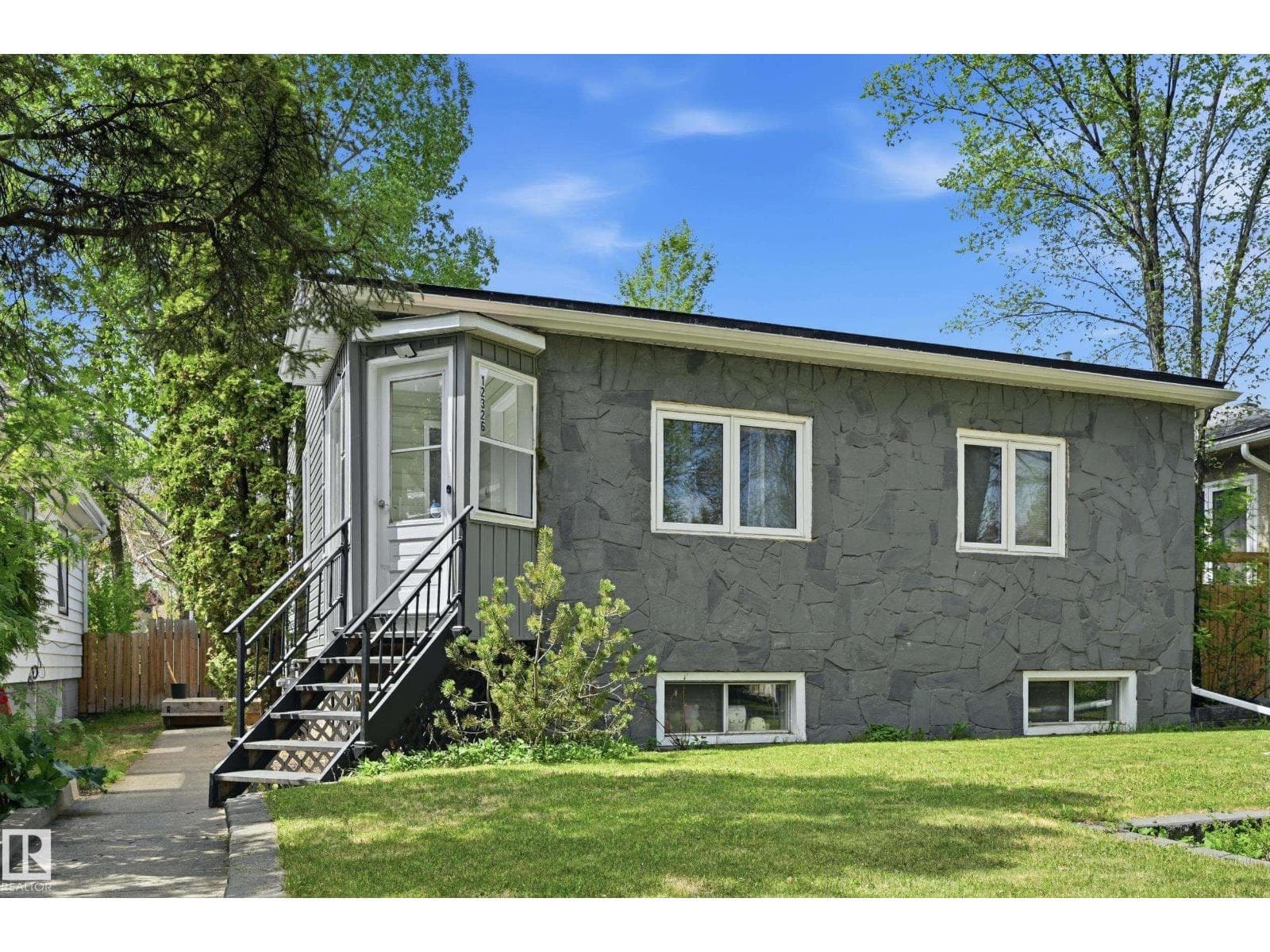 12326 92 ST NW
