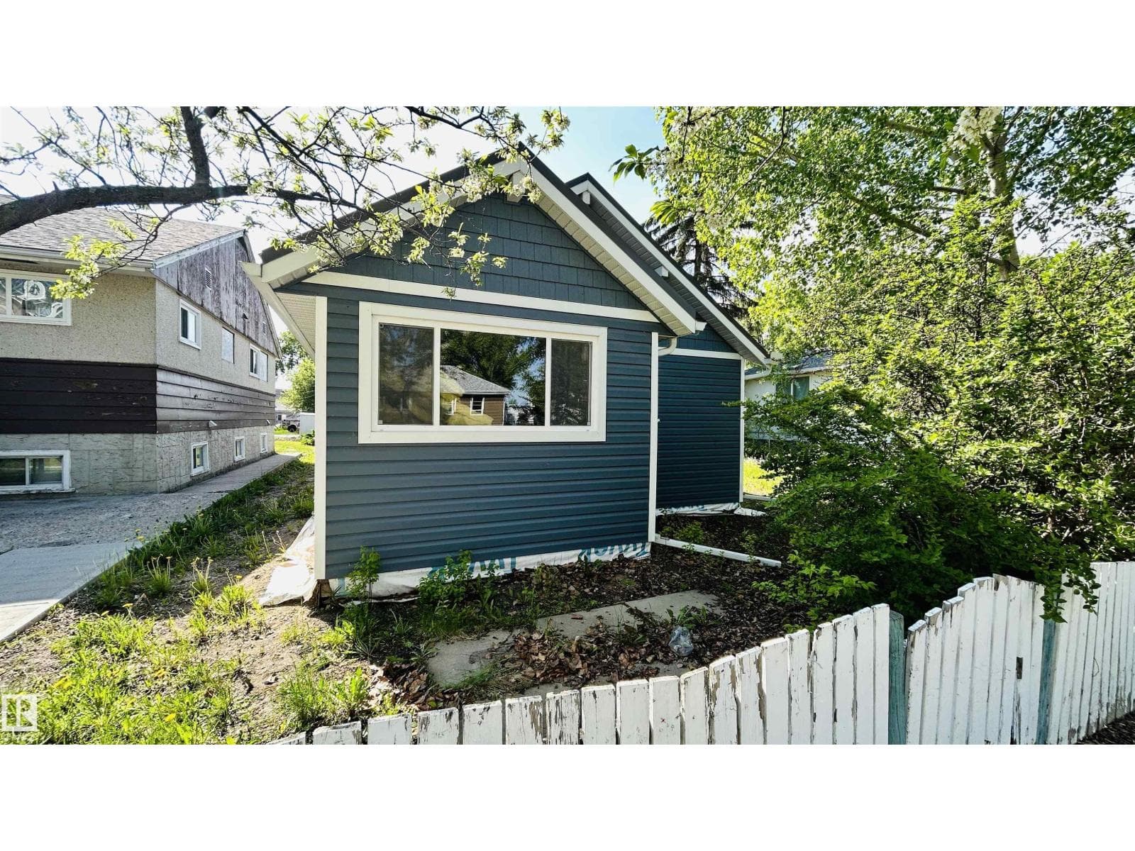 5208 49 ST — photo 2