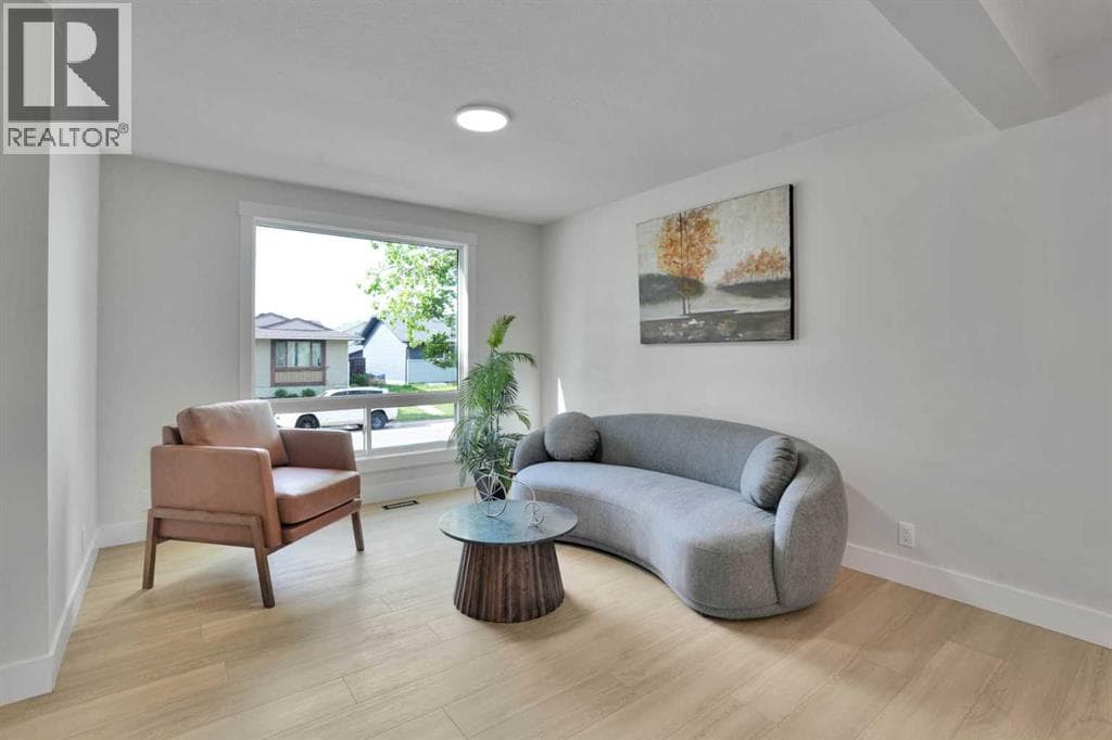 74 Castledale Way NE — photo 4