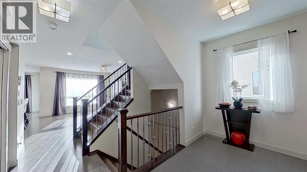 78 Cranarch View SE — photo 2