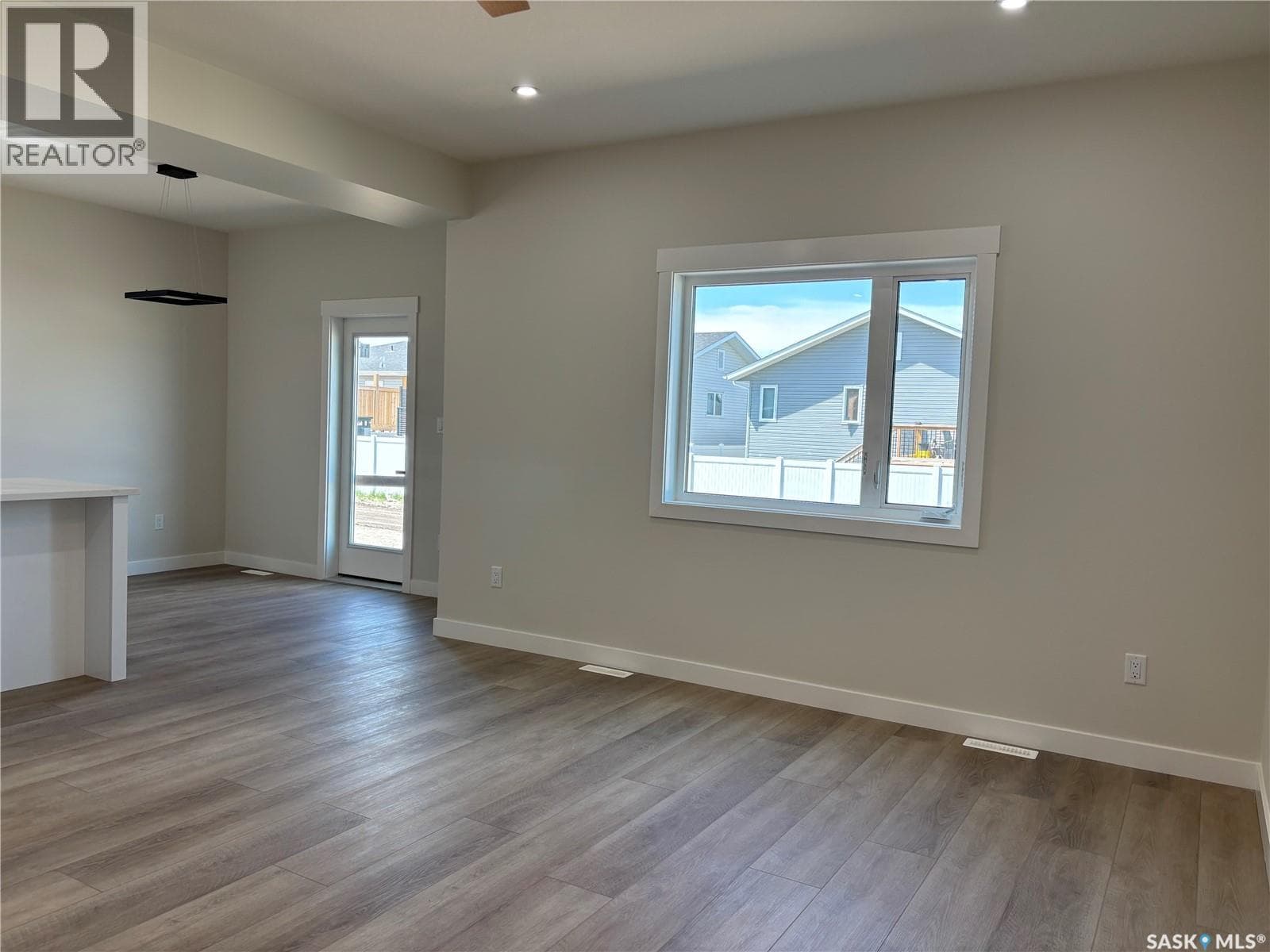 222 Veterans DRIVE — photo 3