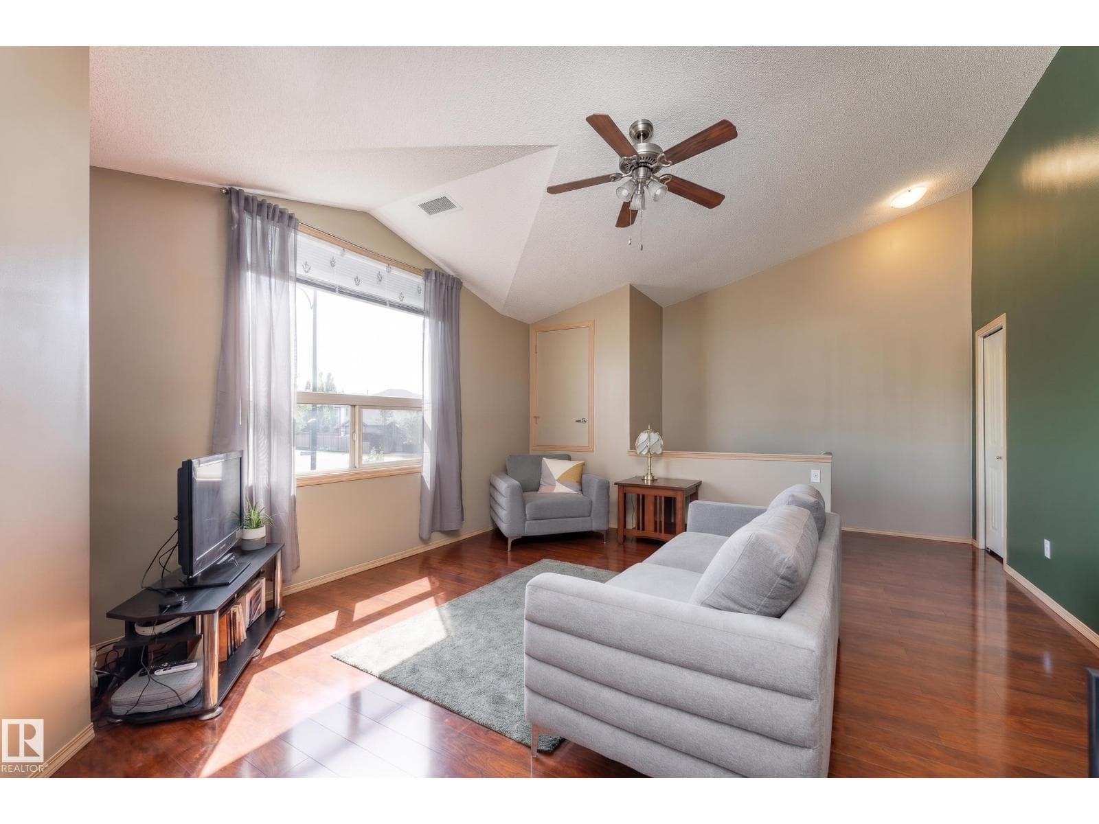 #2 604 62 ST SW — photo 3