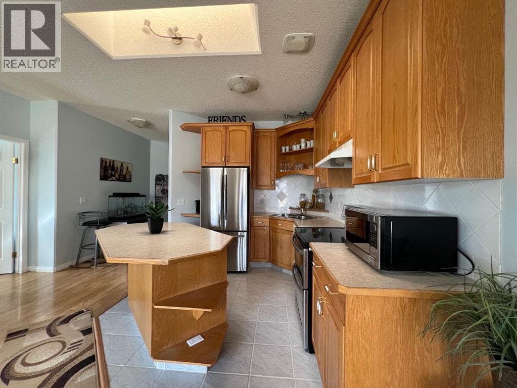 2134 21 Avenue — photo 4