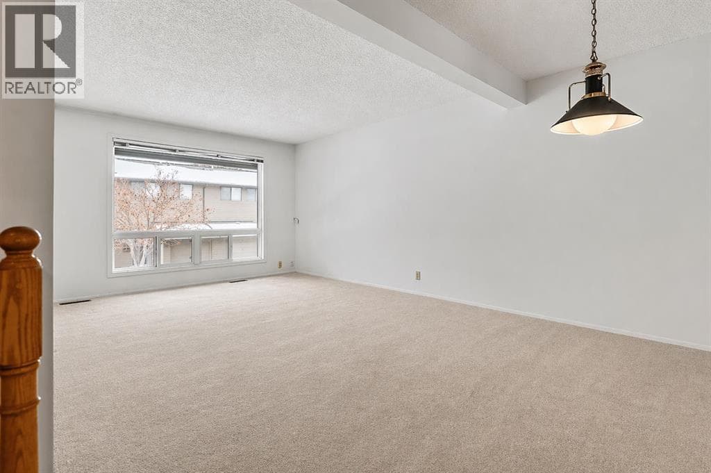 32, 5019 46 Avenue SW — photo 4