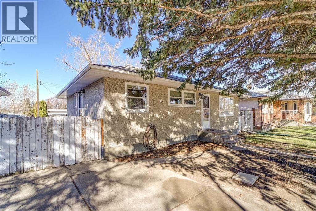 1126 23 Street N — photo 2
