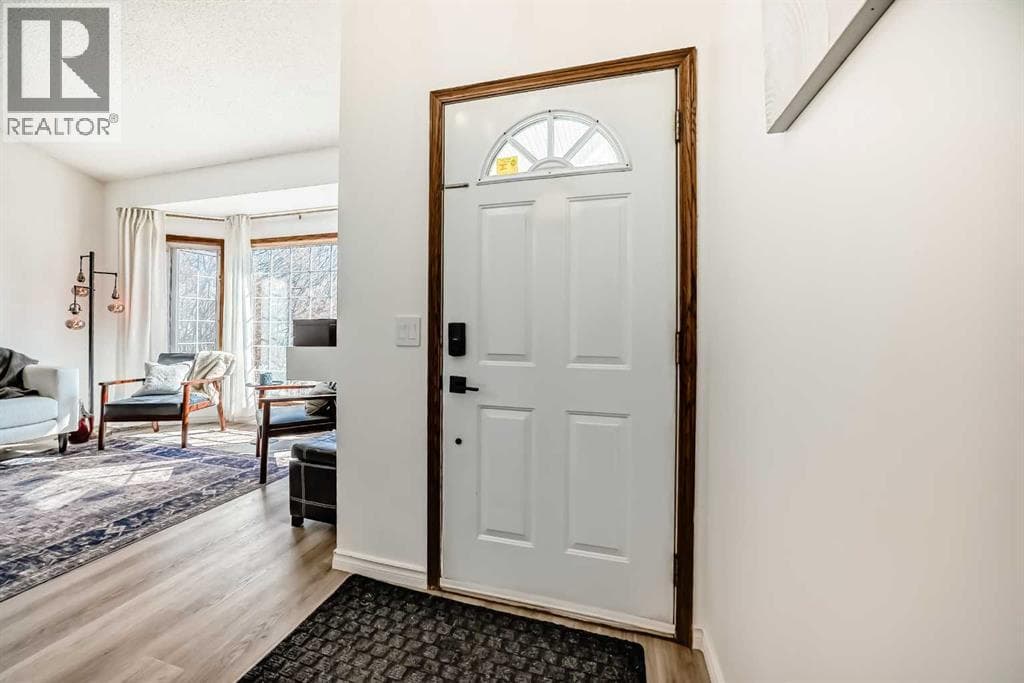 110 Erin Meadow Close SE — photo 2