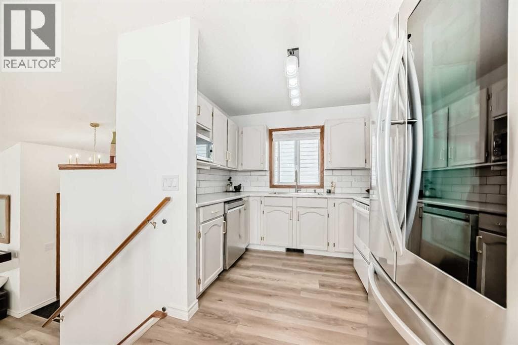 110 Erin Meadow Close SE — photo 3