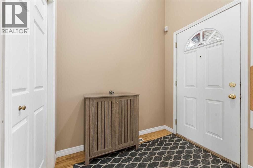 21 Panamount Crescent NW — photo 2