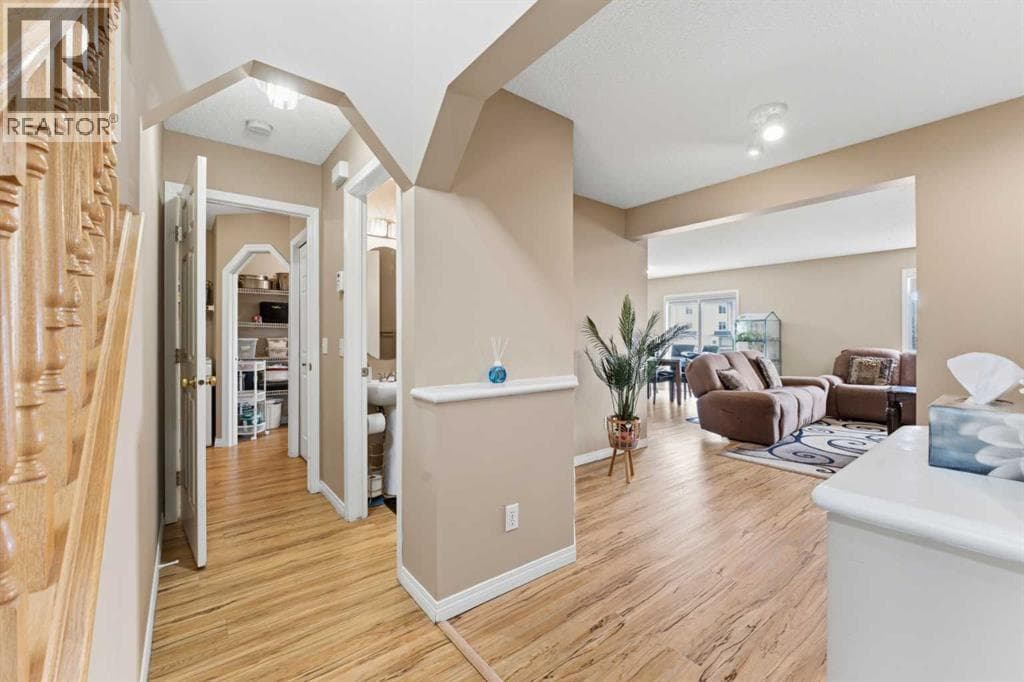 21 Panamount Crescent NW — photo 3