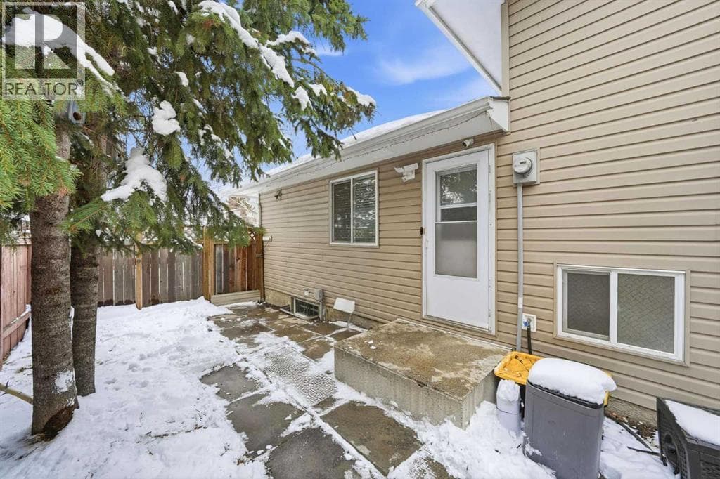 151 Templevale Place NE — photo 5