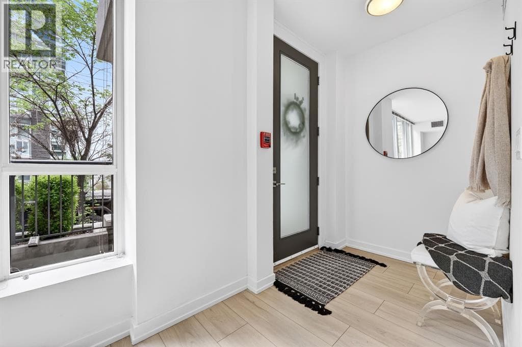 47 Waterfront Mews SW — photo 2