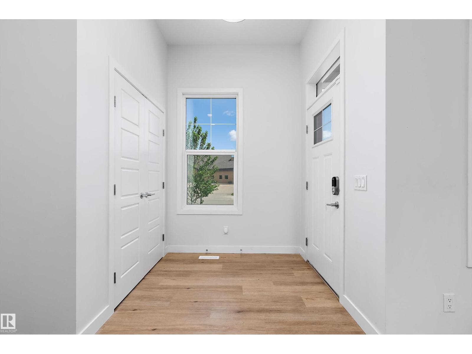 5275 EDGEMONT BV NW — photo 4