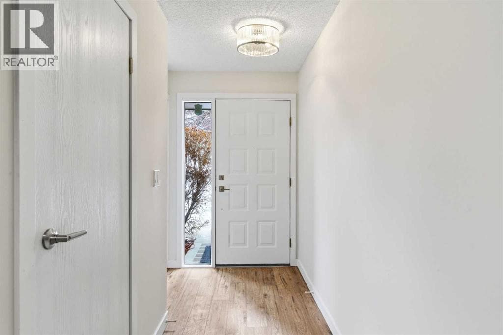 6, 23 Glamis Drive SW — photo 3