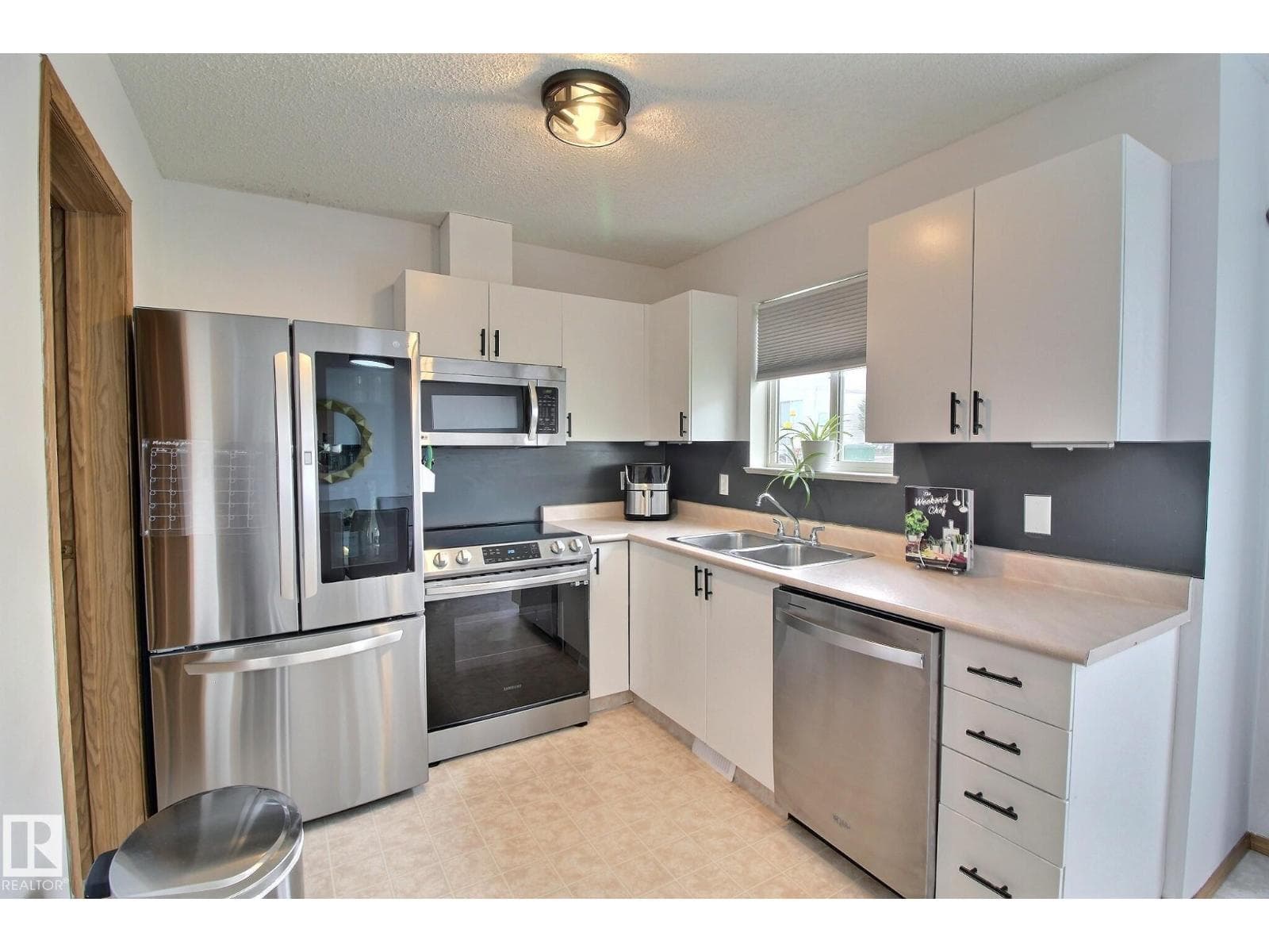 #701 610 KING ST