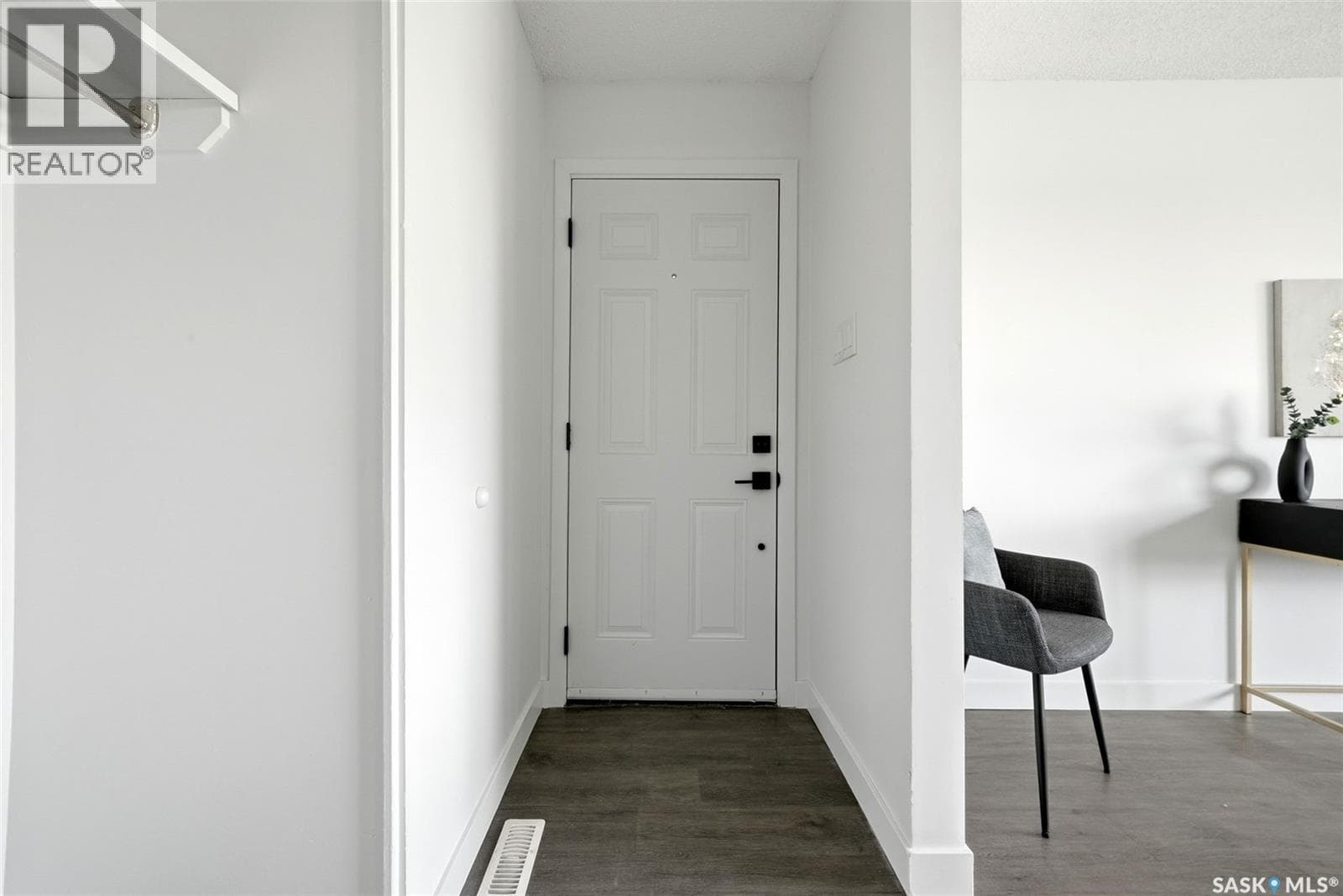 127 Mackenzie WAY — photo 2