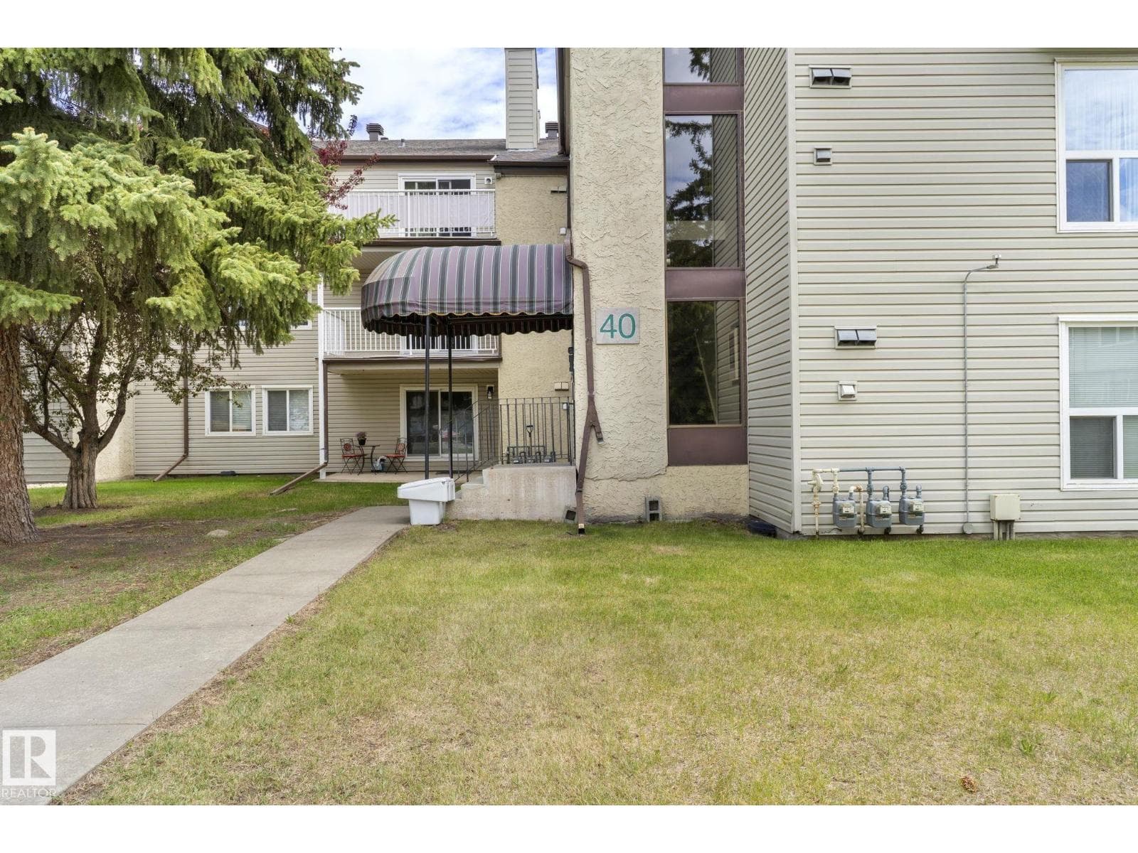 #212 40 ALPINE PL — photo 2